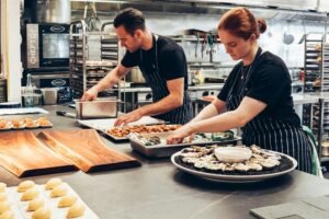 Emploi Restauration: Cuisiniers, Serveurs, Aides