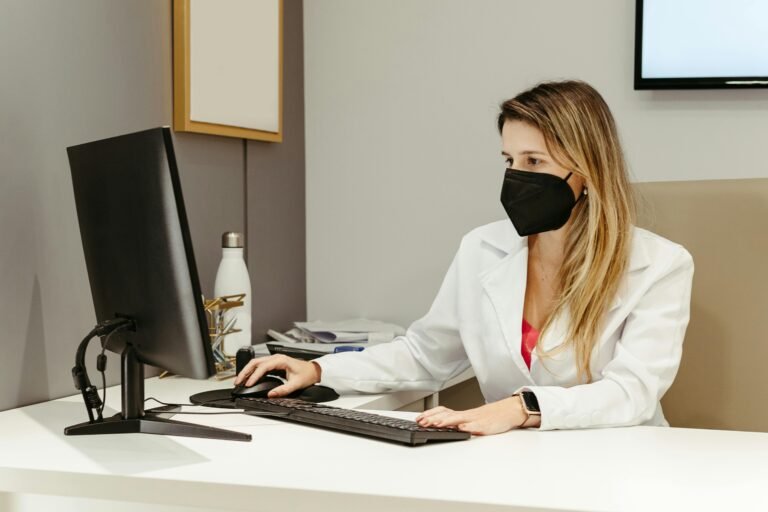 Emploi Santé et Soins: Métiers qui Recrutent et Salaires