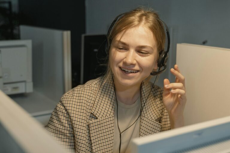 emploi téléconseiller, téléconseiller h/f, offre emploi centre d’appel, recrutement téléconseiller, conseiller clientèle, service client, travail call center, téléconseiller débutant accepté, emploi relation client, poste téléconseiller